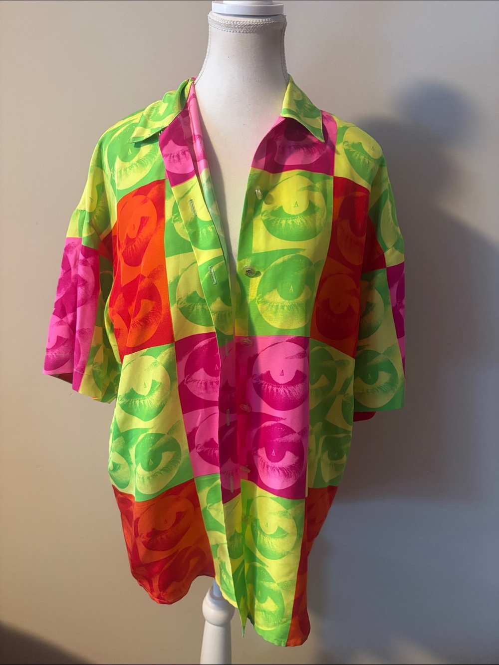 Vintage Rare Anne Klein 100% Silk Eye Pop Art Short Sleeve Button-Down Shirt. L